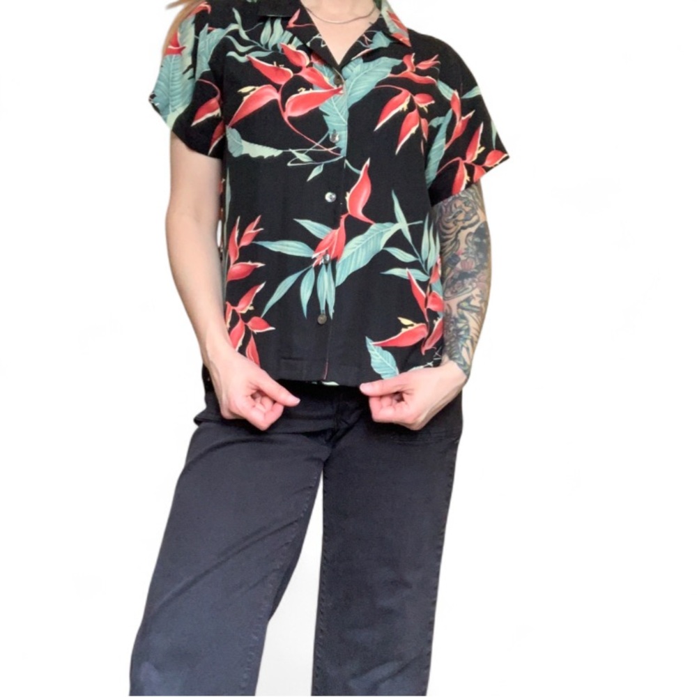 Tommy Bahama Silk Floral Hawaiian Medium Button-Up Women's Top